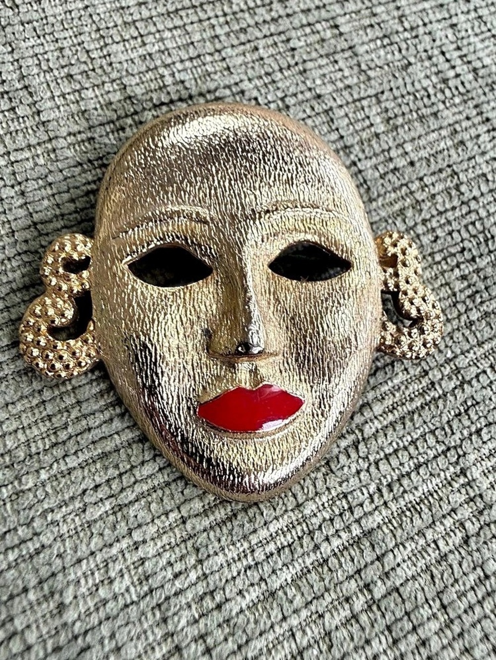 M Jent. Gold Tone Theatrical Face Brooch Pin